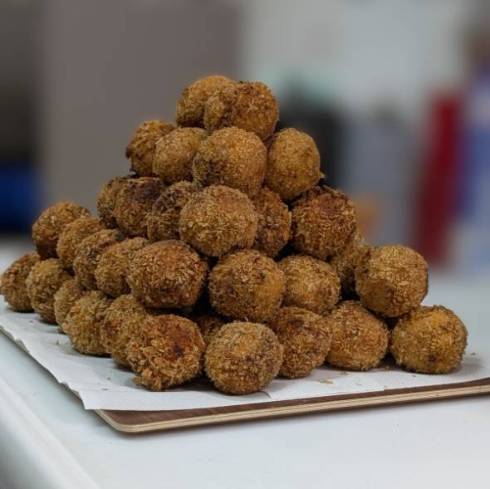 配偶者の誕生日に大量のメンチカツを作る