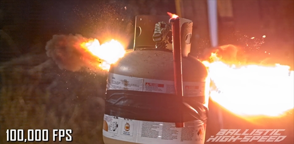 プロパンガス　爆発　狙撃