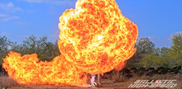 プロパンガス　爆発　狙撃