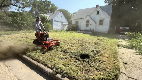 自走式の芝刈機