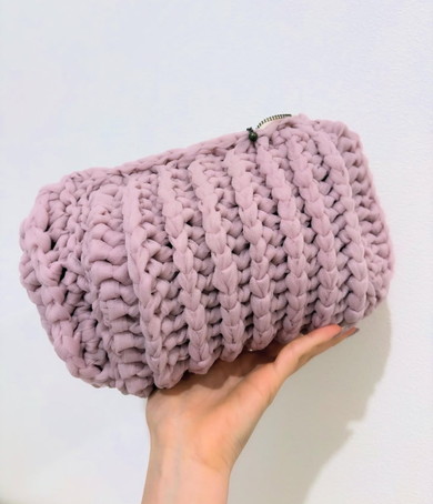 手編みのポーチ