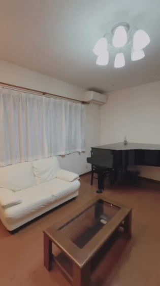 片付け後のリビングルーム