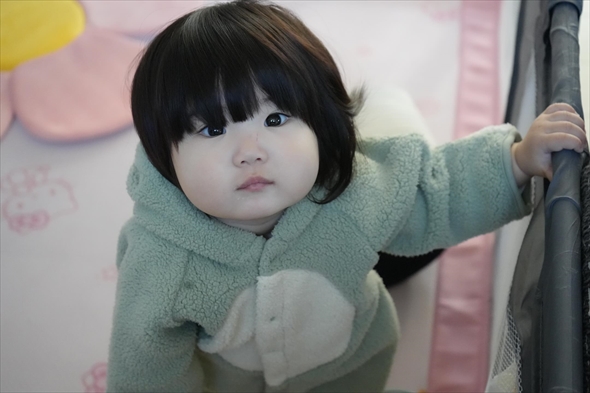  生後1ヶ月半の頃と1歳の写真を比較したら