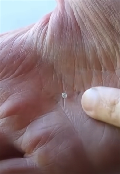 ダイヤを溶岩に入れるとどうなるか