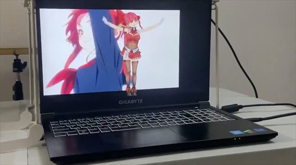  箱型液晶の中で踊るマリン船長がすごい