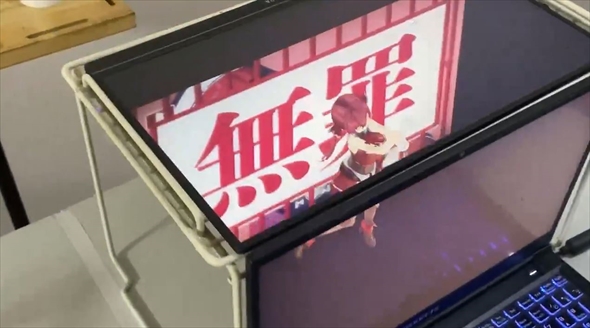  箱型液晶の中で踊るマリン船長がすごい