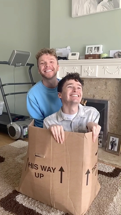 幼いころの兄弟写真を再現