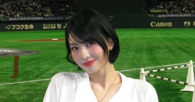 TWICE」モモが着用した“ドジャースのアイテム”が完売続出で話題