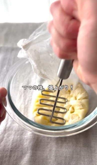 マッシュポテトを作る様子