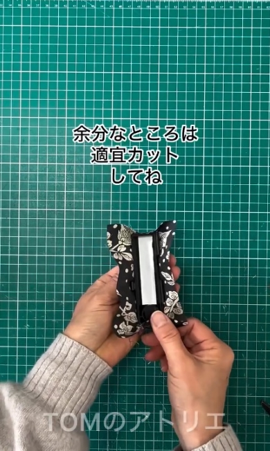 好みの布を貼り付けます