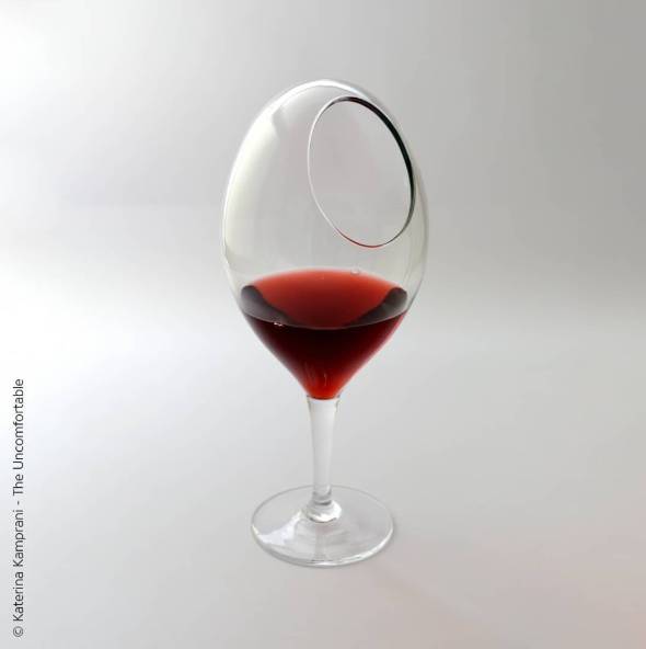 どうやって飲めばいいのかわからないワイングラス