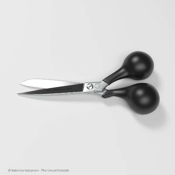 持てないはさみ