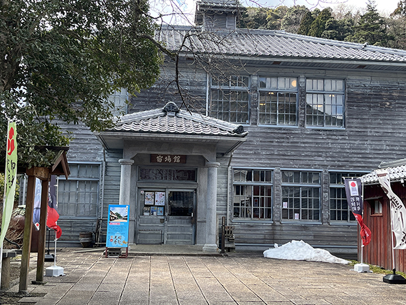 役場っぽい建物だと思ったら……