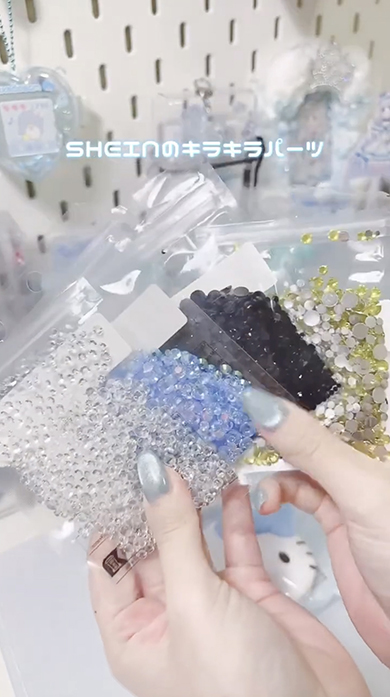 セリアのキティちゃんケースをデコレーション