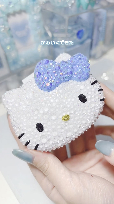 セリアのキティちゃんケースをデコレーション