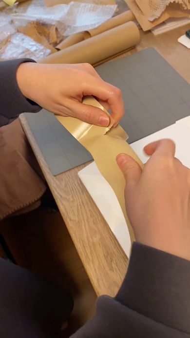 布テープに半分まで切り込みを入れた状態