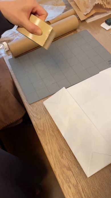 きれいにちぎれた布テープ