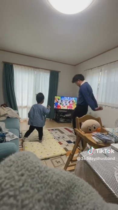 ジャンボリミッキーで踊る父子