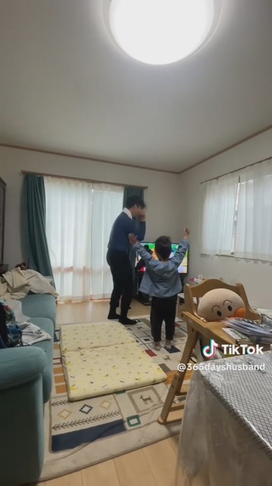 ジャンボリミッキーで踊る父子
