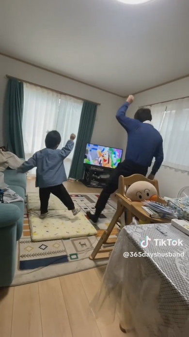 ジャンボリミッキーで踊る父子
