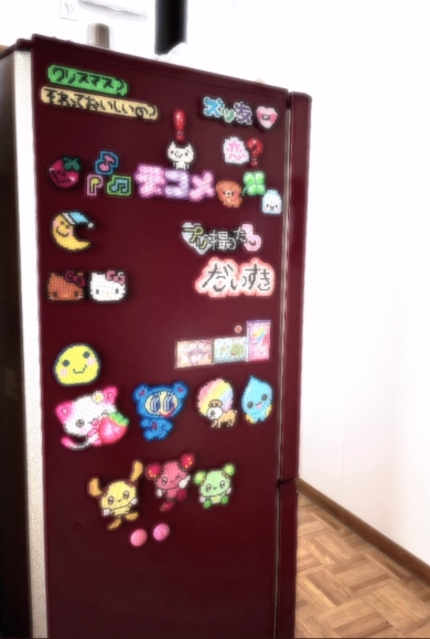 アイロンビーズでデコレーションした冷蔵庫