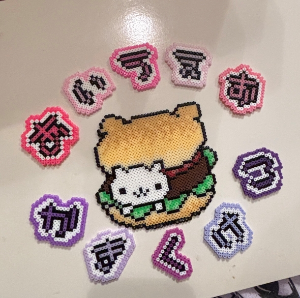 アイロンビーズでデコレーションした冷蔵庫