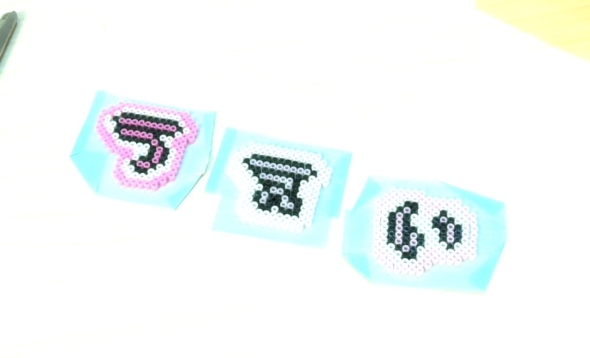 アイロンビーズでデコレーションした冷蔵庫