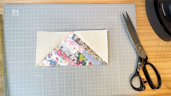 パッチワークの生地とハサミ