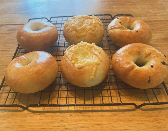 ベーグルなどのパン