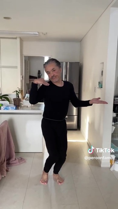 ダンスする男性