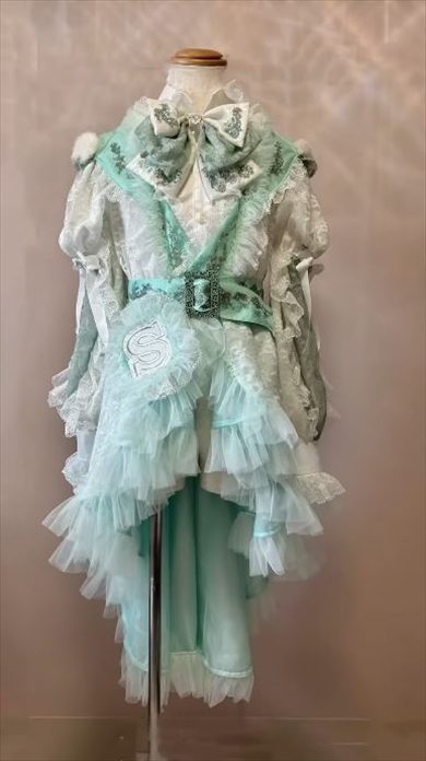 ロリィタ衣装作家が作るメンズアイドル衣装がかわいい