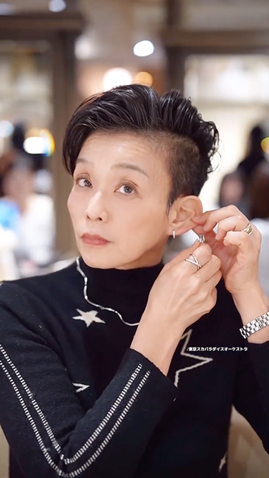 攻めたヘアスタイルにしたマダム