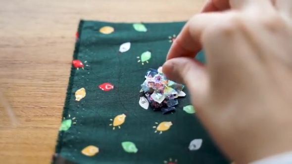 布にハギレを乗せる画像画像