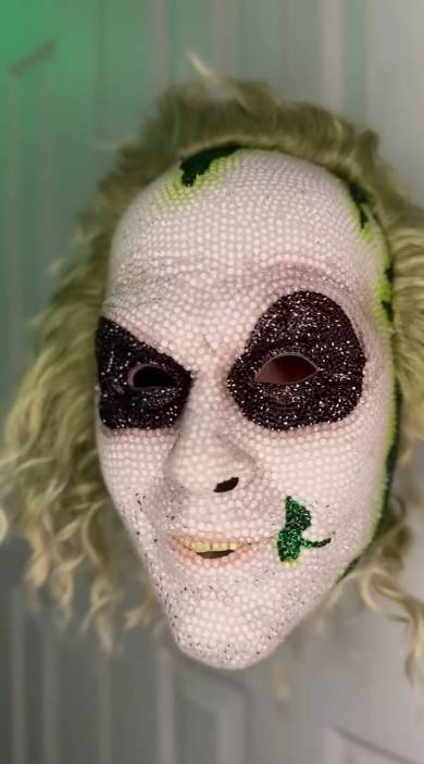 ビートルジュースのマスクをデコる