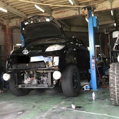 プリウス リフトアップ 魔改造