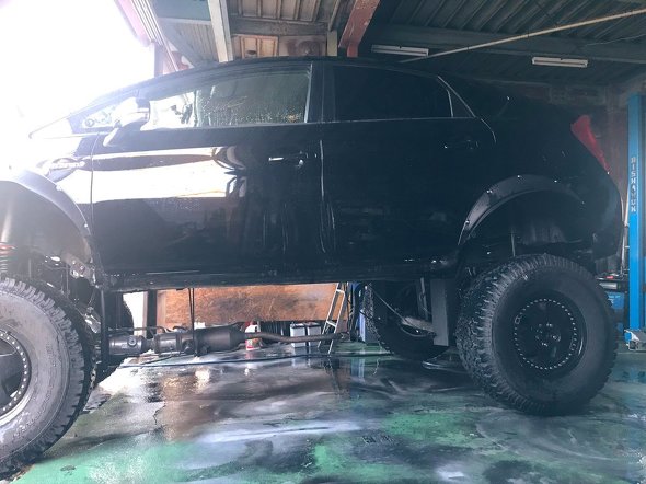 プリウス リフトアップ 魔改造