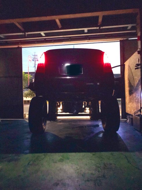 プリウス リフトアップ 魔改造