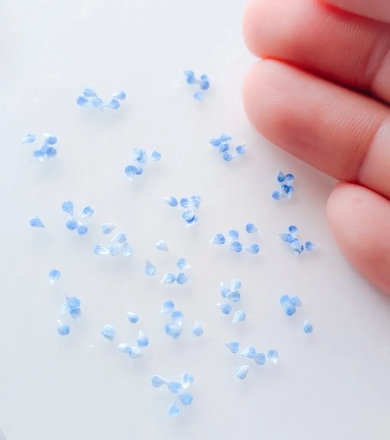 刺しゅう糸だけで作ったネモフィラ