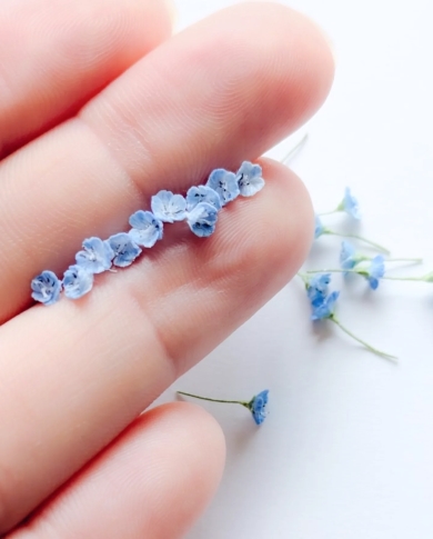 刺しゅう糸だけで作ったネモフィラ