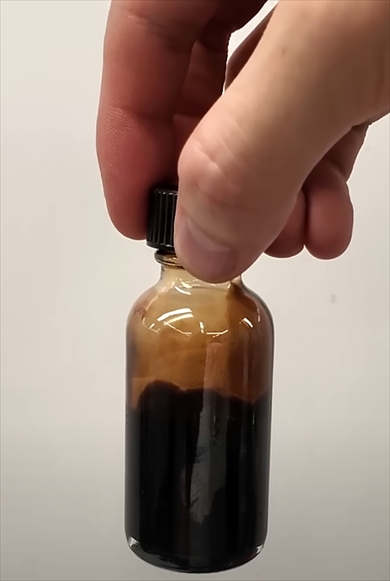 磁性流体を磁石に近づけると