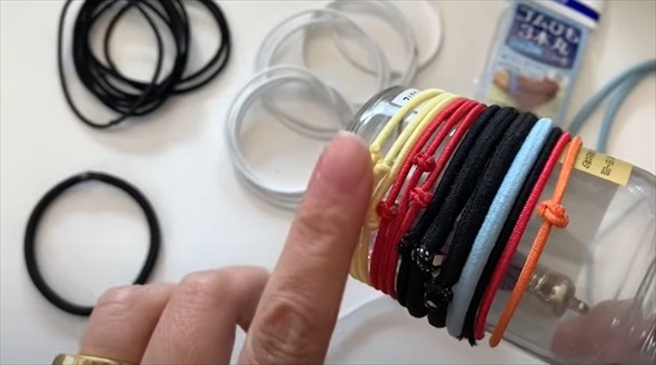 大量に作れる結び目のないヘアゴムが目からウロコ