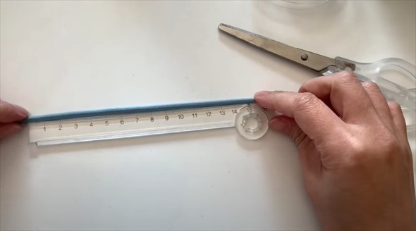 大量に作れる結び目のないヘアゴムが目からウロコ