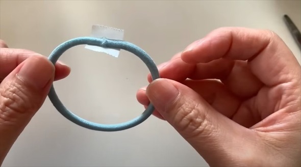 大量に作れる結び目のないヘアゴムが目からウロコ