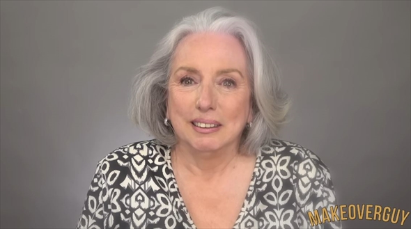 長い白髪を切るべきか？