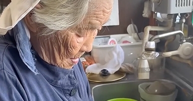 94歳おばあちゃんが家族みんなが大好きの“大人気洋食”を作ったら……　豪華すぎるメニューの完成に「手際良すぎ」「尊敬しかない」（1/3） | グルメ ねとらぼ