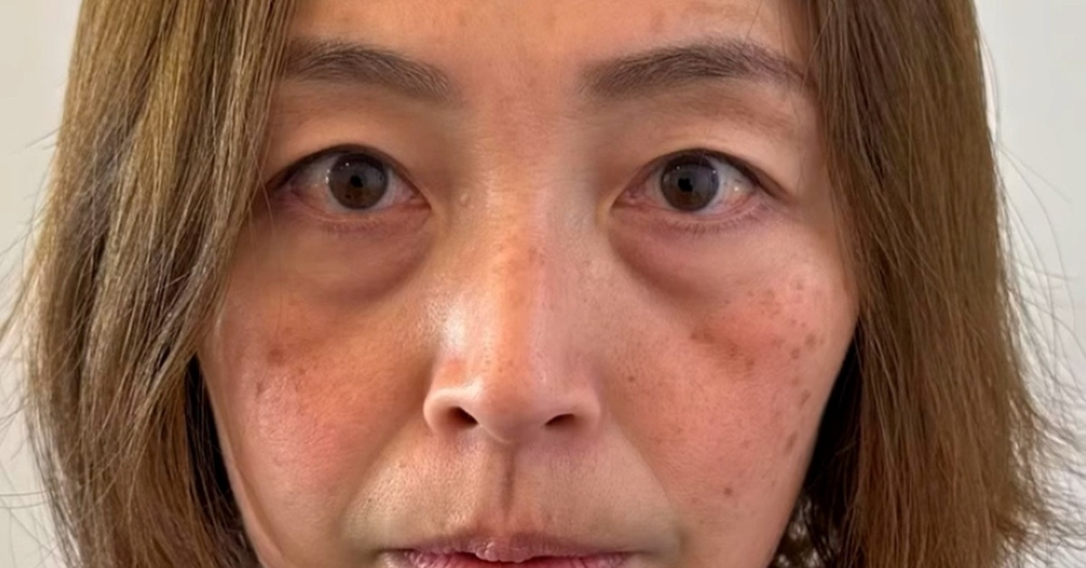 父に「長女なんだから派手にするな」とメイクを止められた40代女性→プロの手で……　別人級の大変身に「魔法みたい」「涙出ちゃいました」（1/3） | 美容 ねとらぼ