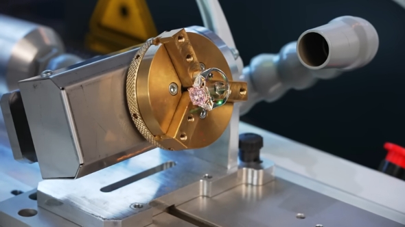 最終仕上げをする様子