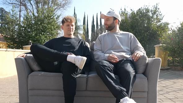 ソファを入手してきた