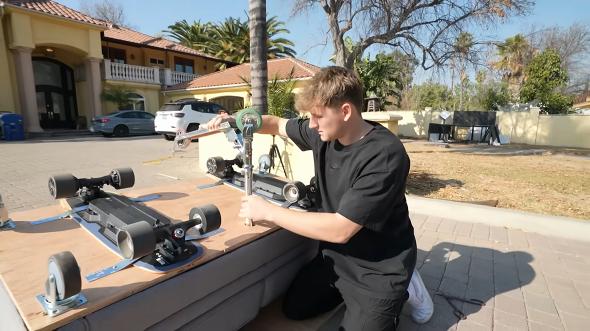 ソファを改造中