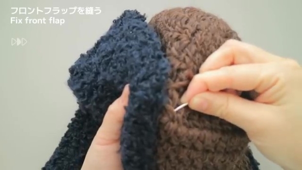 フロントフラップを縫い合わせる画像